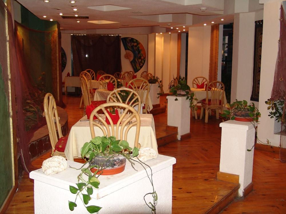 restaurant cafeteria