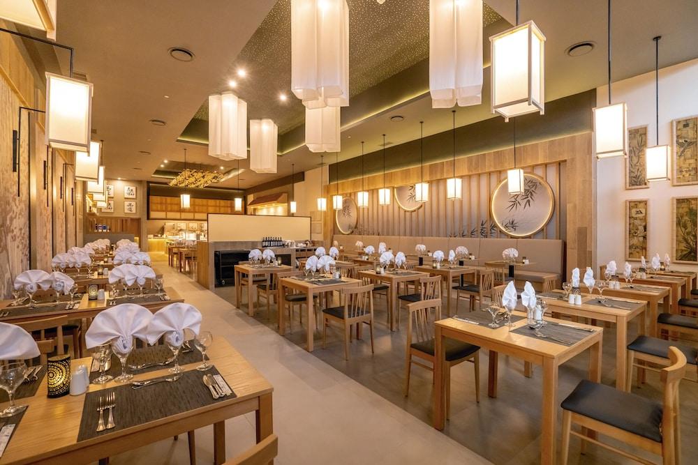 restaurant cafeteria