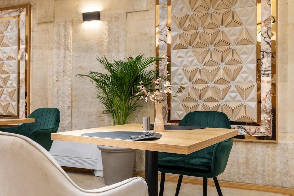 restaurant cafeteria