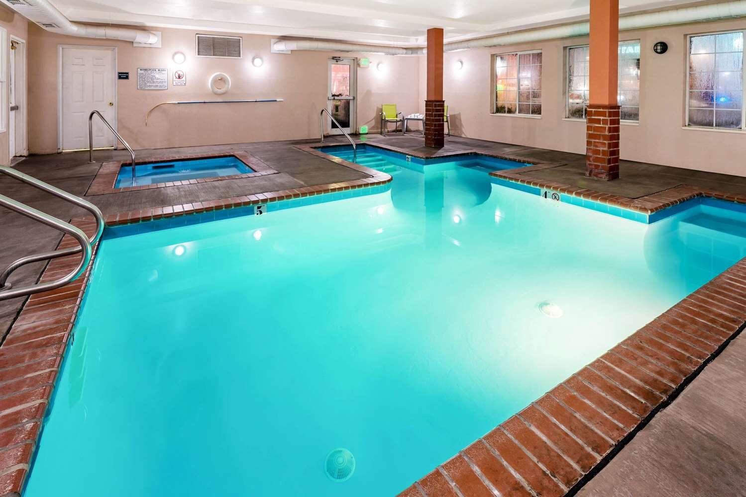 swimming pool spa