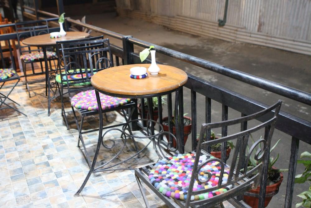 restaurant cafeteria