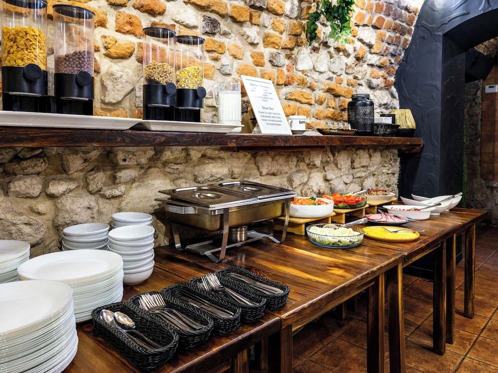 restaurant cafeteria