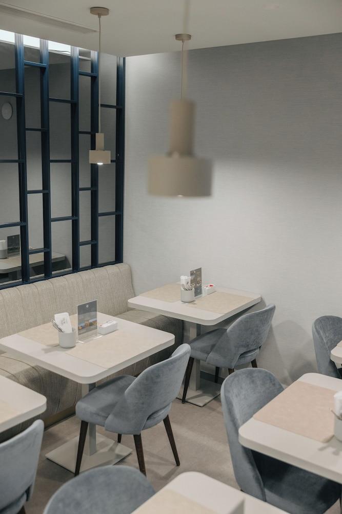 restaurant cafeteria