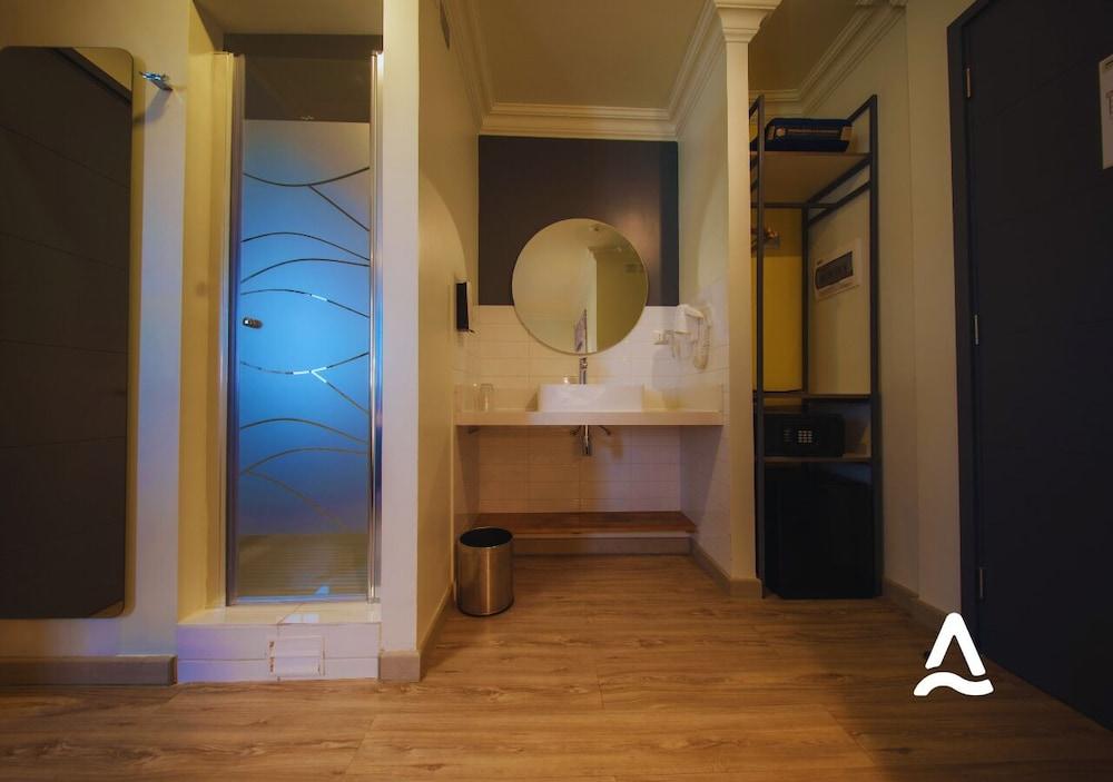 swimming pool spa