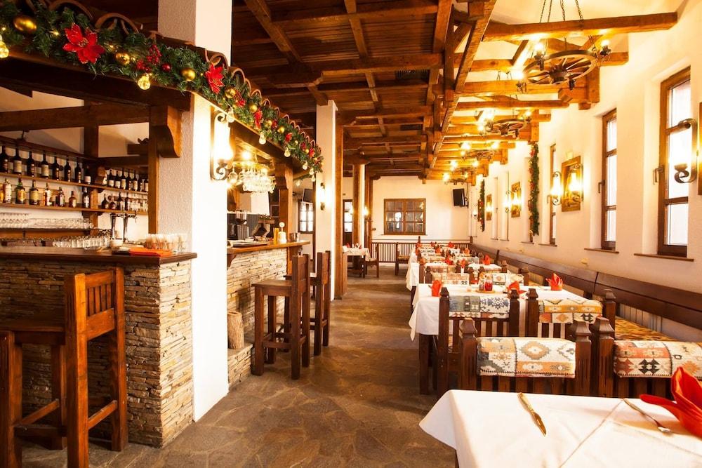 restaurant cafeteria