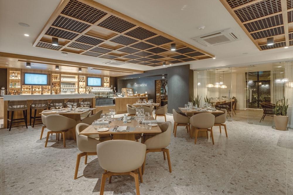 restaurant cafeteria
