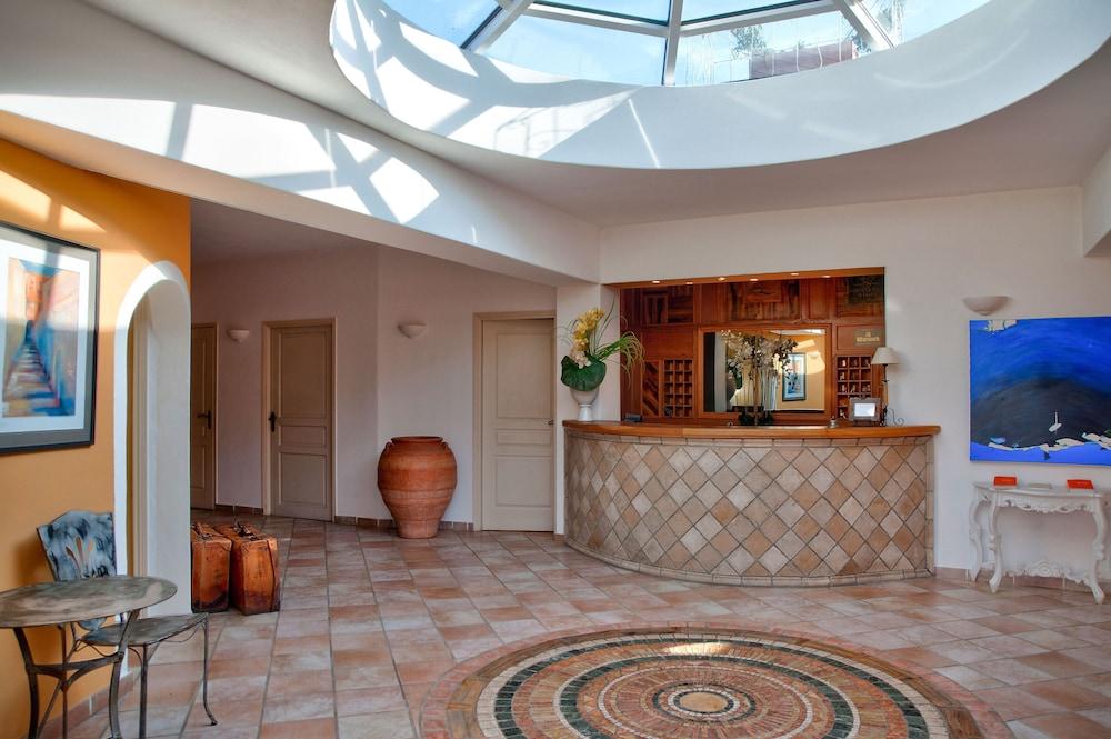 lobby
