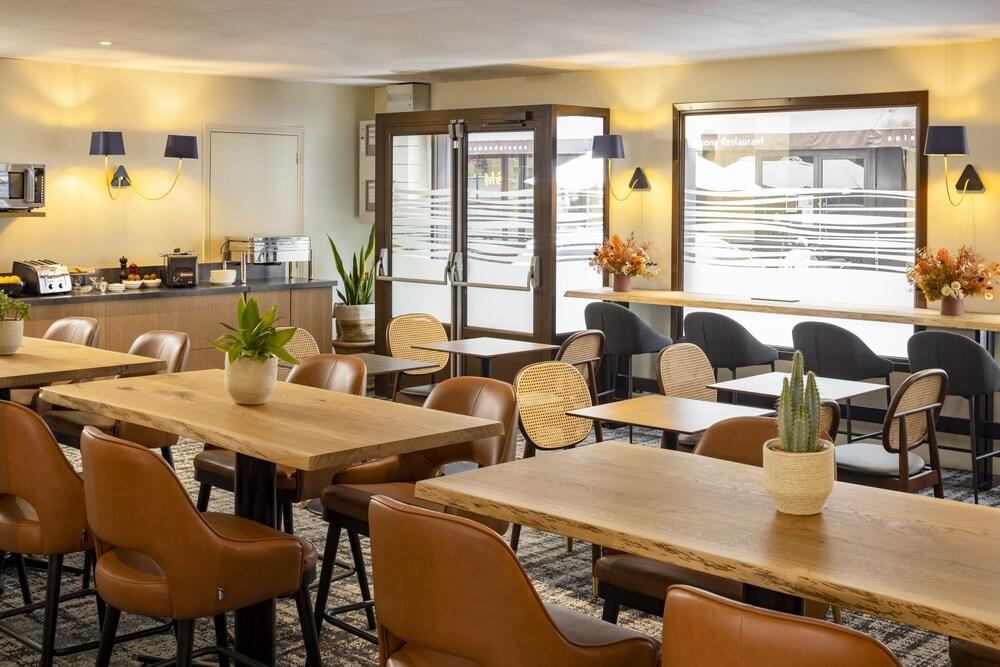 restaurant cafeteria