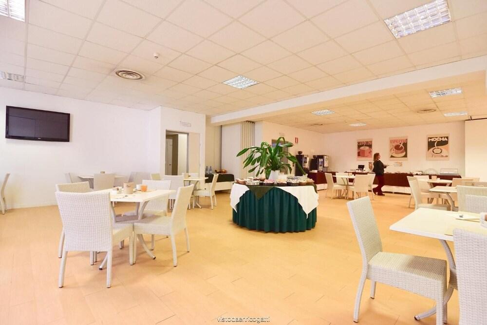 restaurant-cafeteria