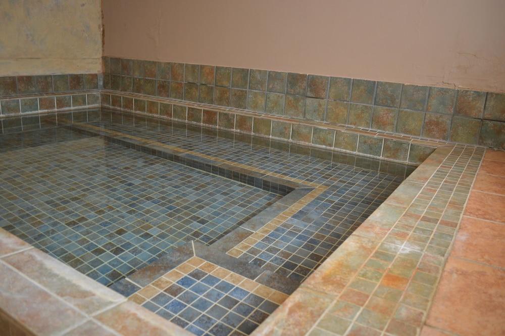 swimming pool spa