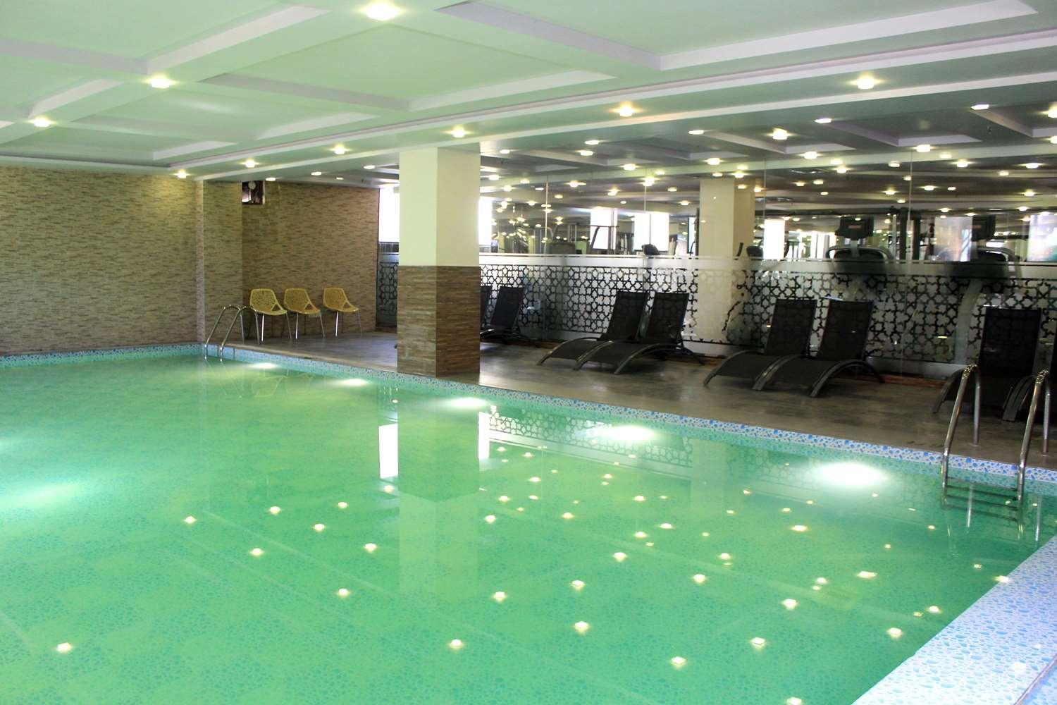 swimming pool spa