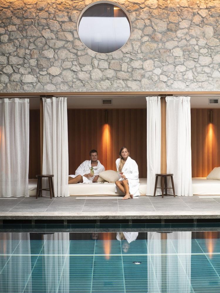 swimming pool spa