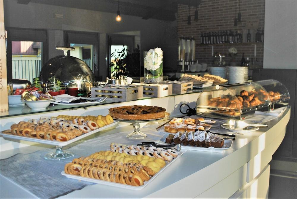 restaurant-cafeteria