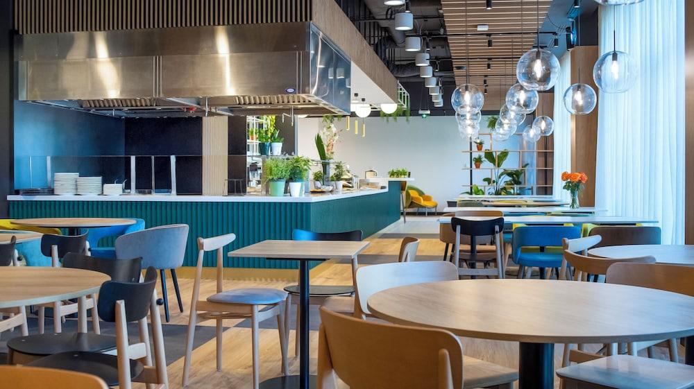restaurant cafeteria