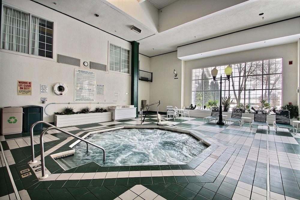 swimming pool spa