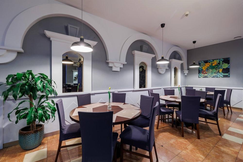 restaurant cafeteria