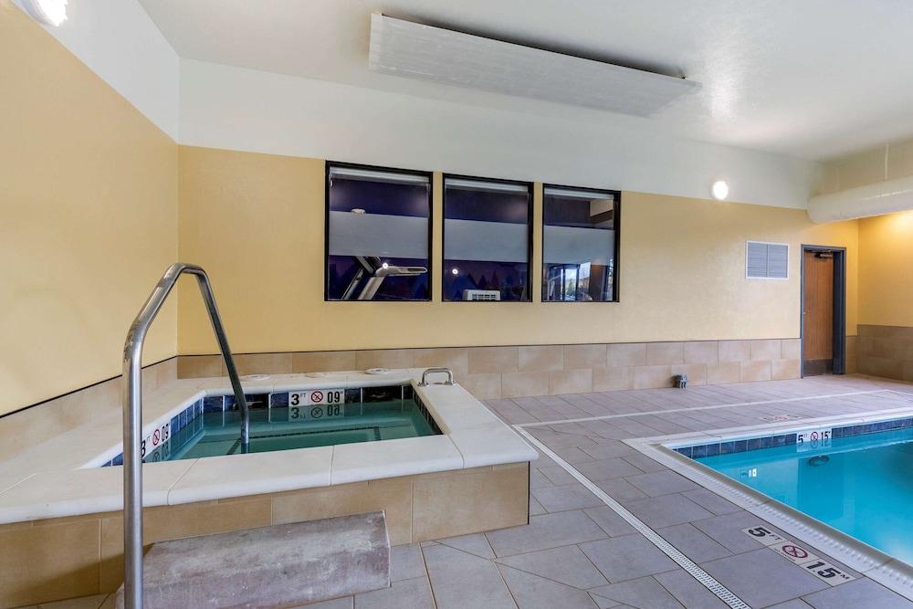 swimming pool spa