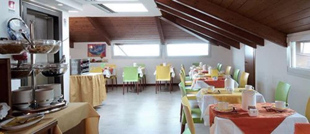 restaurant-cafeteria