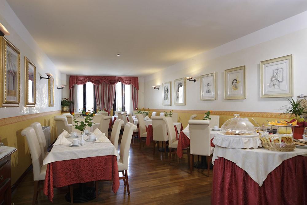 restaurant cafeteria