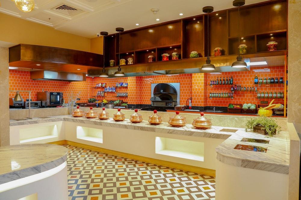restaurant cafeteria