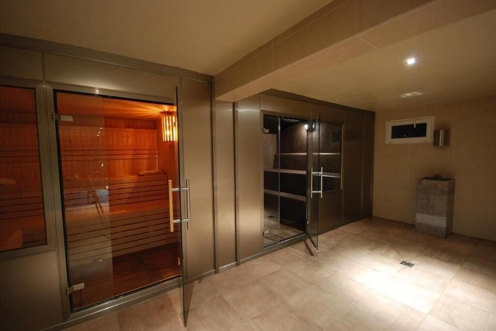 swimming pool spa