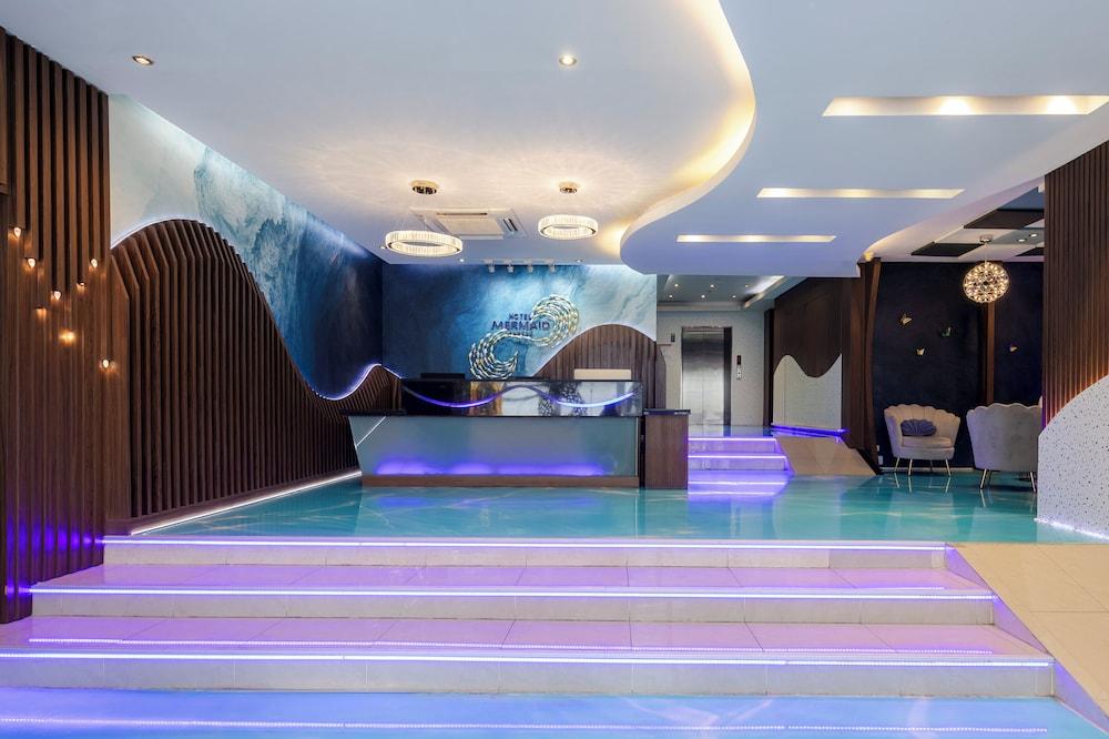 swimming pool spa