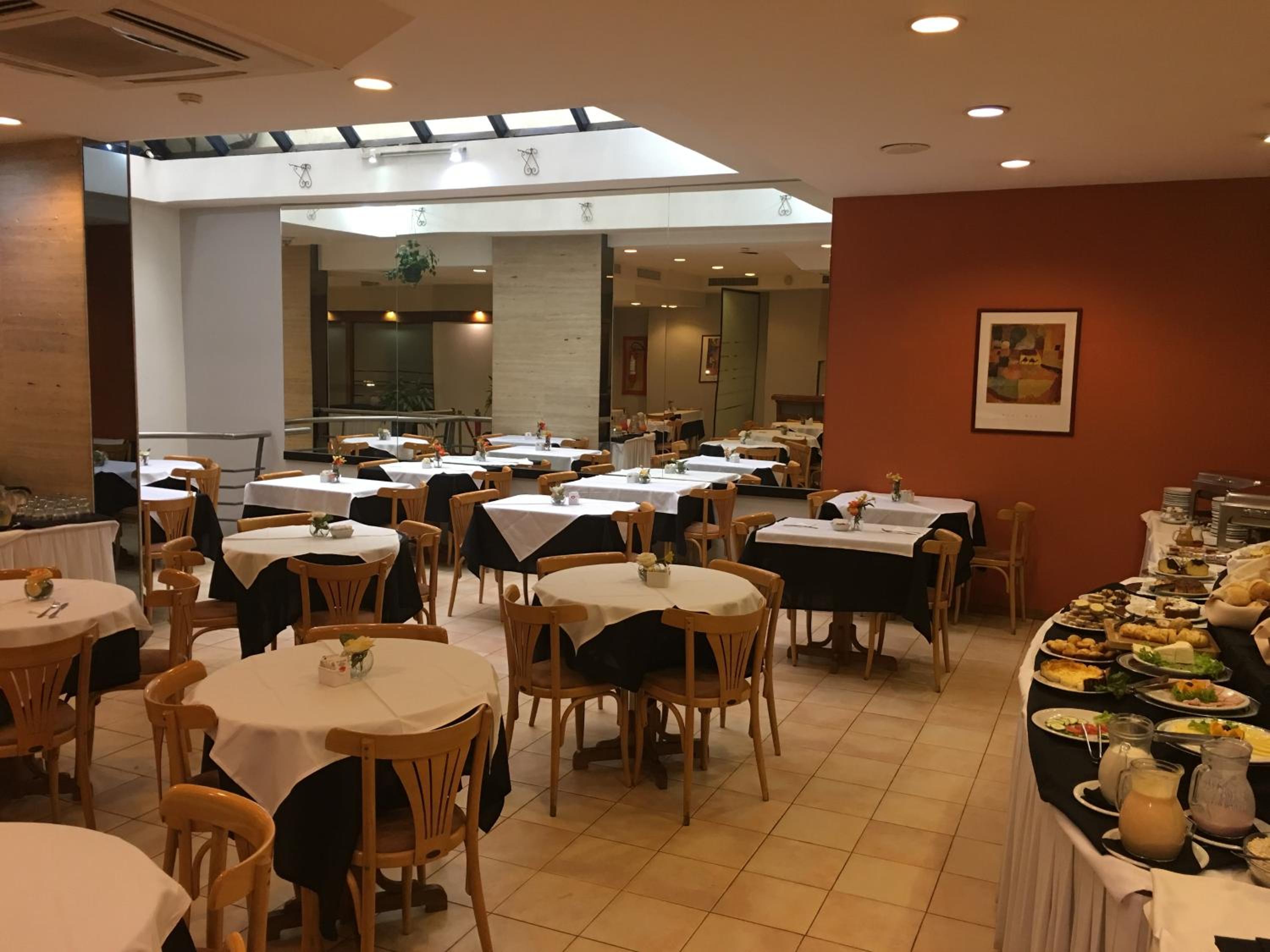 restaurant cafeteria
