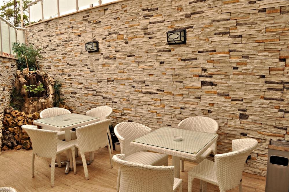 restaurant cafeteria