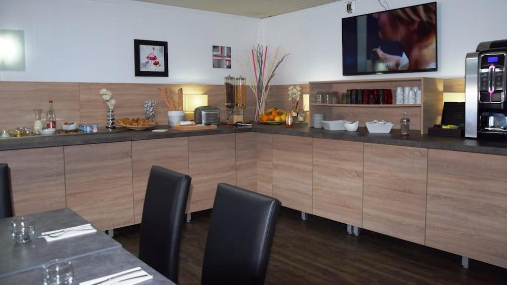 restaurant cafeteria