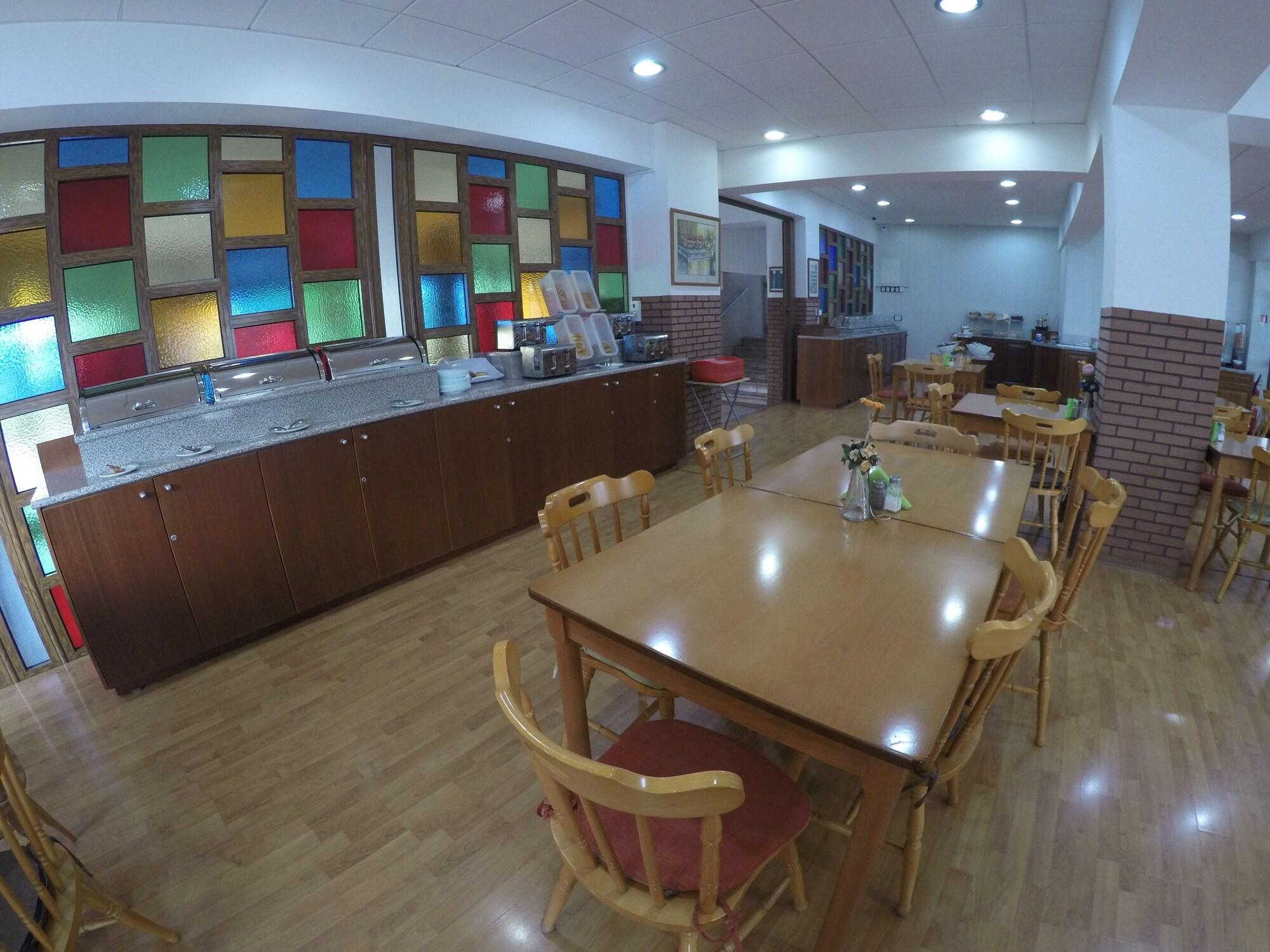 restaurant cafeteria