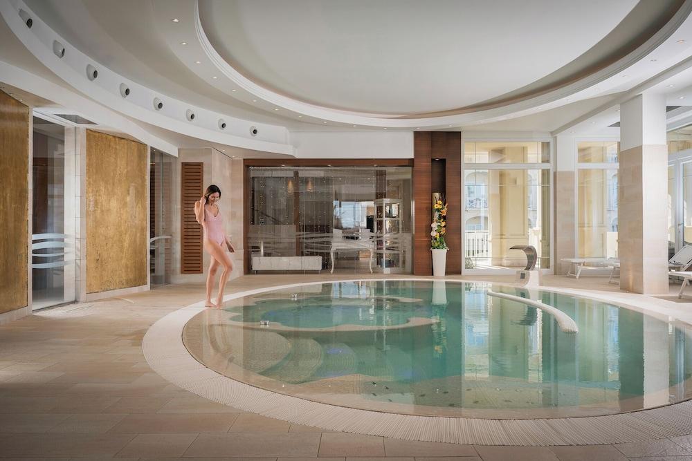 swimming pool spa