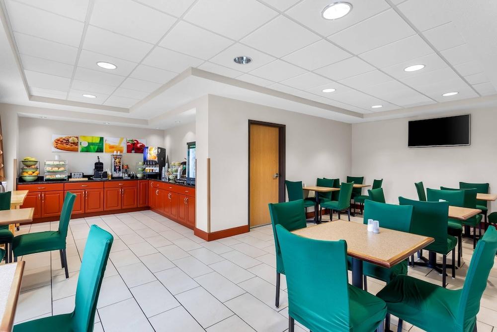 restaurant cafeteria