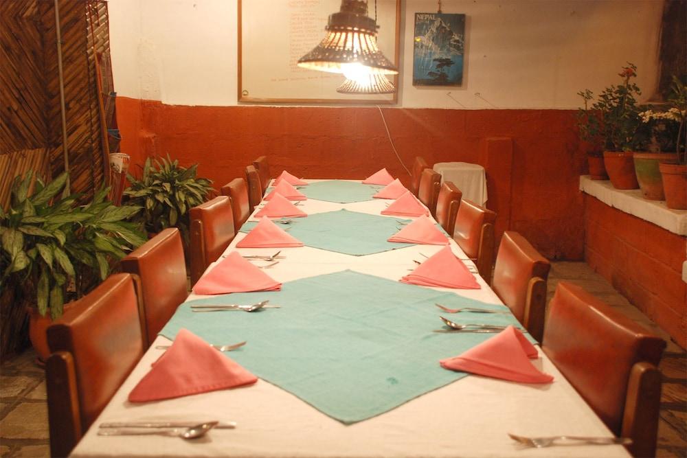 restaurant cafeteria