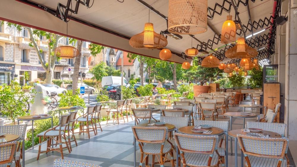 restaurant cafeteria