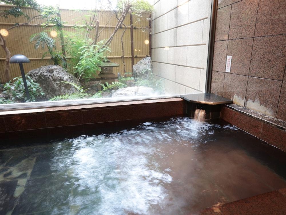 swimming pool spa