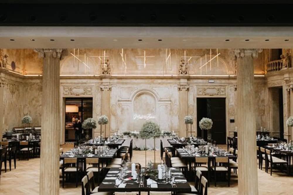 restaurant cafeteria