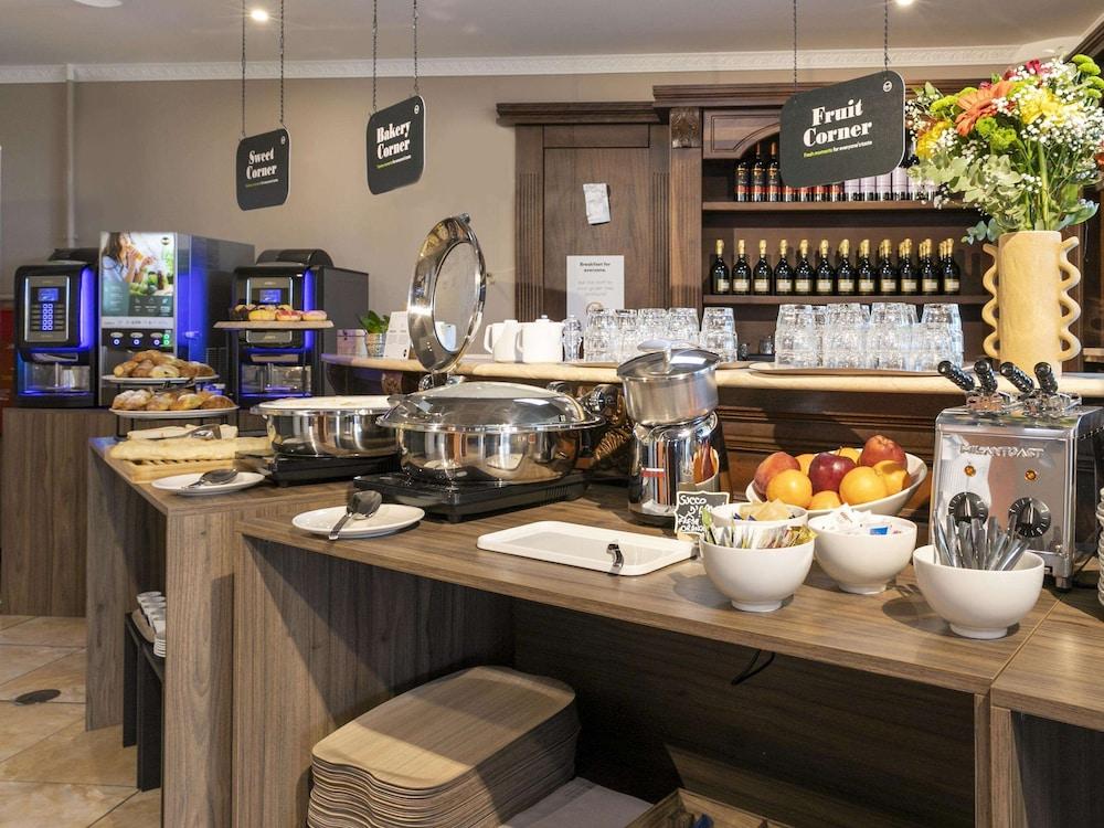 restaurant cafeteria
