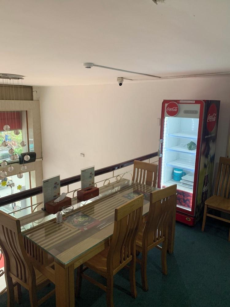 restaurant cafeteria
