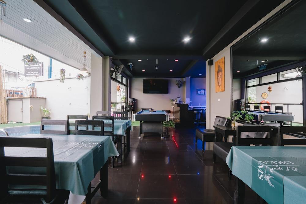 restaurant cafeteria
