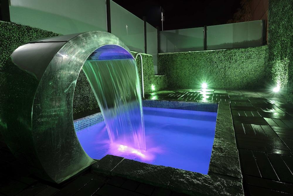 swimming pool spa