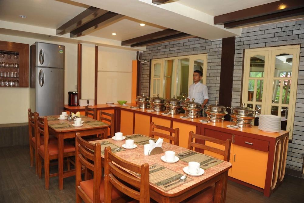 restaurant cafeteria
