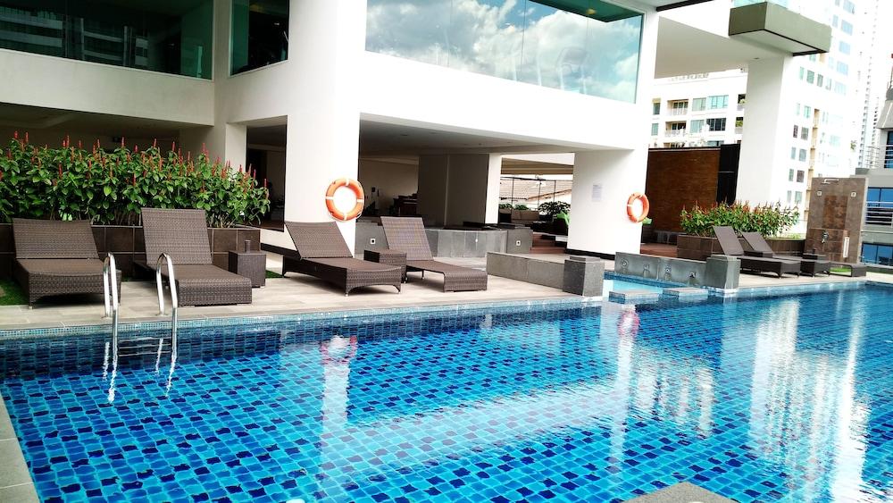 swimming pool spa