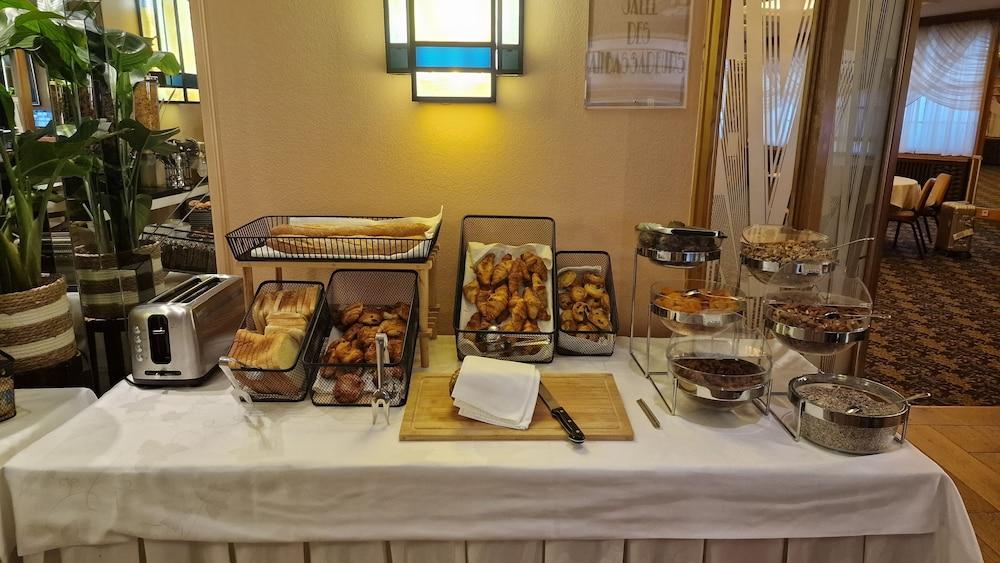 restaurant cafeteria