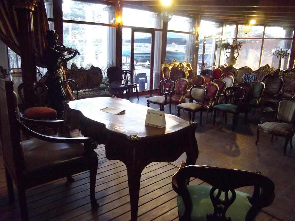 restaurant cafeteria