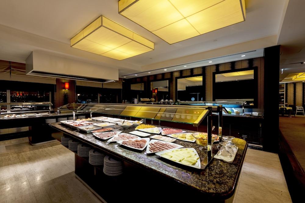 restaurant cafeteria