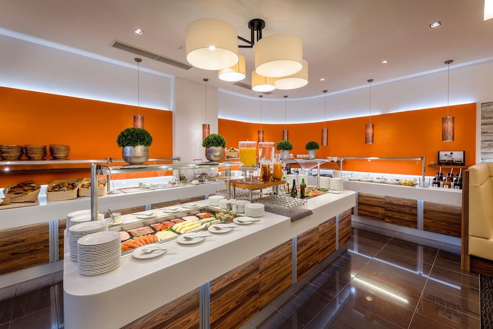 restaurant cafeteria