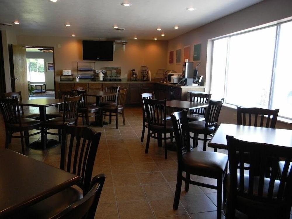 restaurant cafeteria