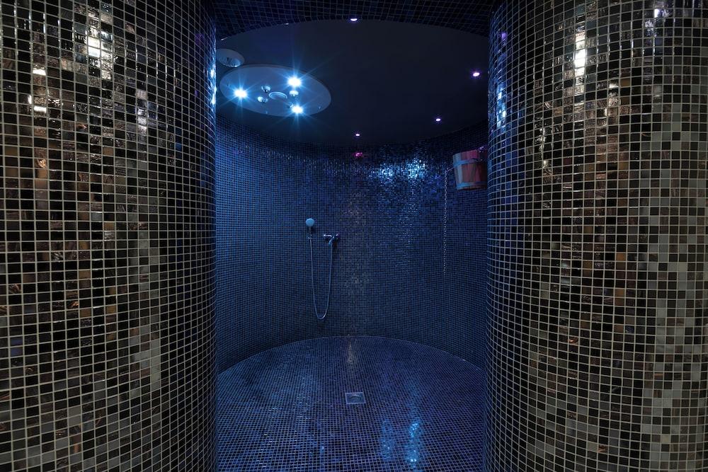 swimming pool spa