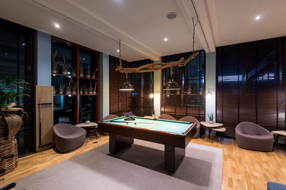 swimming pool spa