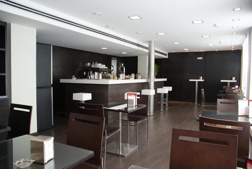 restaurant-cafeteria
